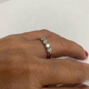14 KT WG PRONG SET. BAND 98CTW